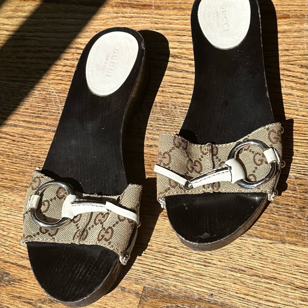 Vinatge Gucci Wood Clog Sandals GG Tan Sand Fabric Size 9